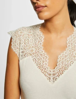 Débardeur Bretelles Larges En Dentelle Ivoire Femme -Mode de Reve Magasin debardeur bretelles larges en dentelle ivoire femme vue4 32536300823170203