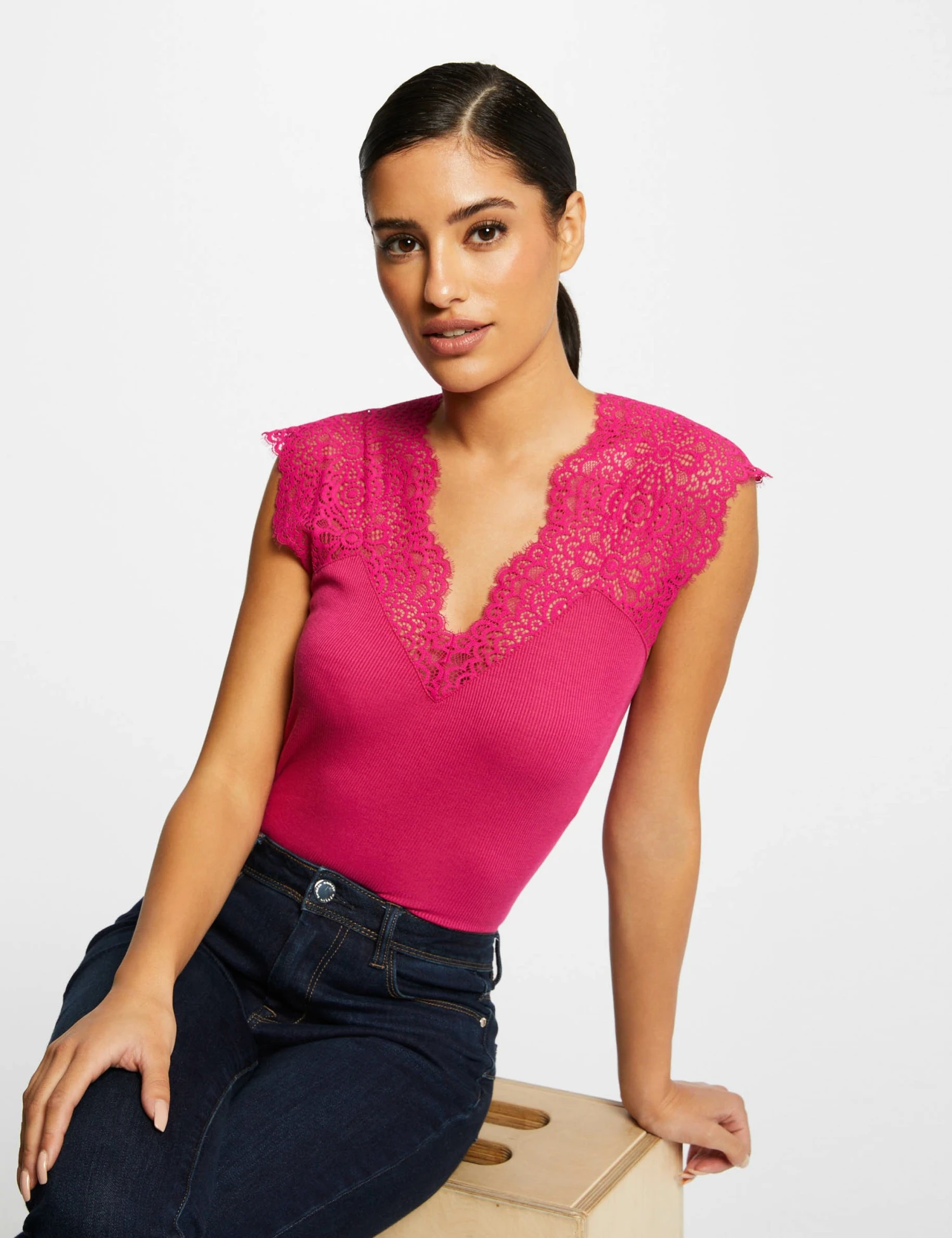 Débardeur Bretelles Larges En Dentelle Rose Fonce Femme 1 Débardeur Bretelles Larges En Dentelle Rose Fonce Femme