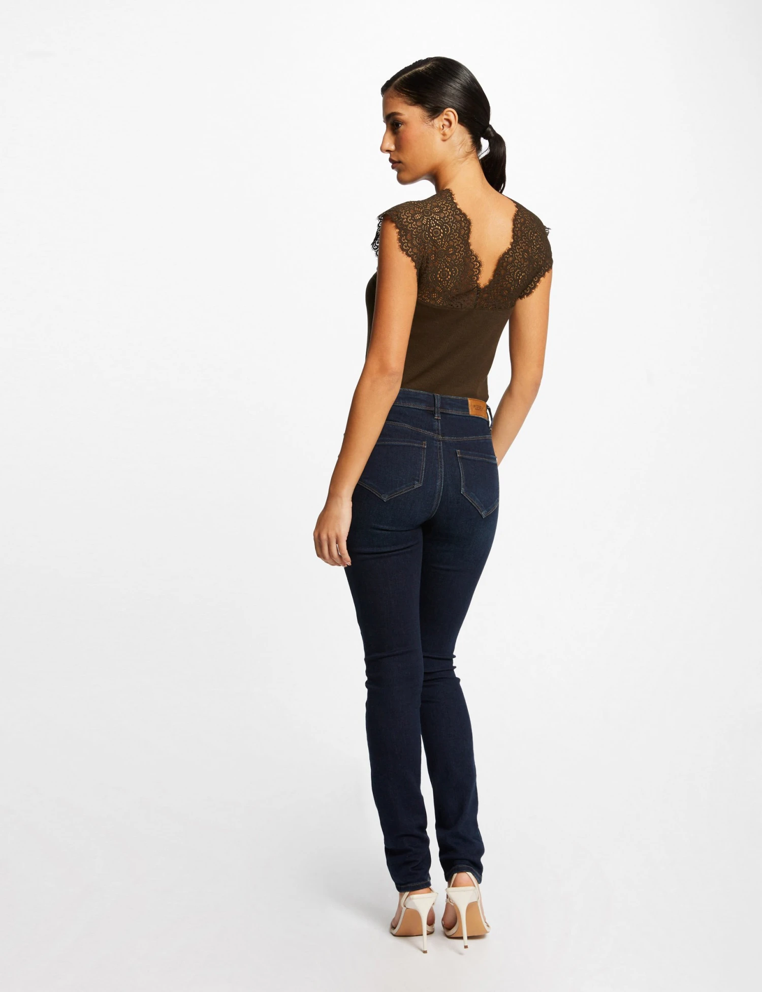 Débardeur Bretelles Larges En Dentelle Vert Kaki Femme 2 Débardeur Bretelles Larges En Dentelle Vert Kaki Femme – Image 2