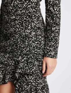 Robe Ajustée Drapée Imprimé Abstrait Noir Femme 9 Robe Ajustée Drapée Imprimé Abstrait Noir Femme -Mode de Reve Magasin robe ajustee drapee imprime abstrait noir femme vue4 32536300941160100