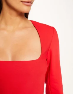 Robe Ajustée Encolure Carrée Dos Ouvert Rouge Femme 11 Robe Ajustée Encolure Carrée Dos Ouvert Rouge Femme -Mode de Reve Magasin robe ajustee encolure carree dos ouvert rouge femme vue4 32536300951690500