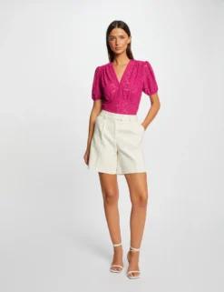 T-shirt Manches Courtes à Broderie Framboise Femme 7 T-shirt Manches Courtes à Broderie Framboise Femme -Mode de Reve Magasin t shirt manches courtes a broderie framboise femme vue5 32536300962690502