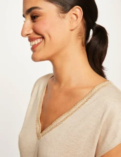 T-shirt Manches Courtes à Détails Bijoux Beige Femme -Mode de Reve Magasin t shirt manches courtes a details bijoux beige femme vue4 32536300906930202