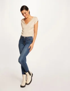 T-shirt Manches Courtes à Détails Bijoux Beige Femme -Mode de Reve Magasin t shirt manches courtes a details bijoux beige femme vue5 32536300906930202