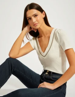 Mode de Reve Magasin 11 T-shirt Manches Courtes à Détails Bijoux Ivoire Femme