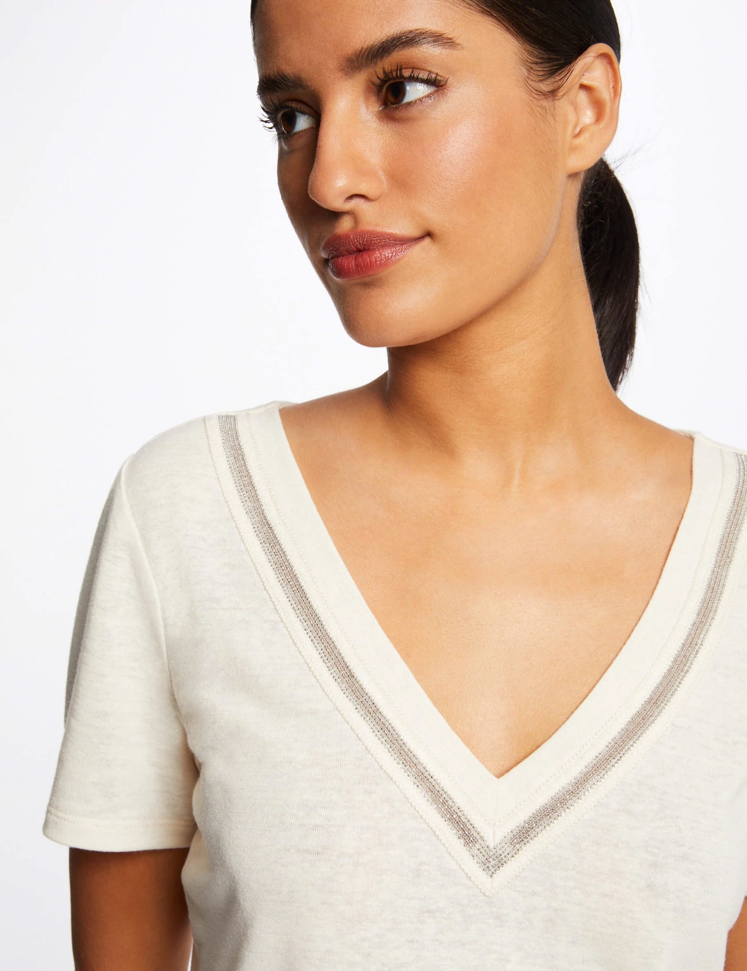 T-shirt Manches Courtes à Détails Bijoux Ivoire Femme 5 T-shirt Manches Courtes à Détails Bijoux Ivoire Femme – Image 5