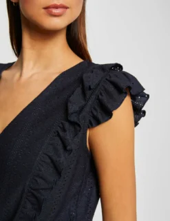 T-shirt Manches Courtes Brodé à Volants Marine Femme 9 T-shirt Manches Courtes Brodé à Volants Marine Femme -Mode de Reve Magasin t shirt manches courtes brode a volants marine femme vue4 32536300967440301