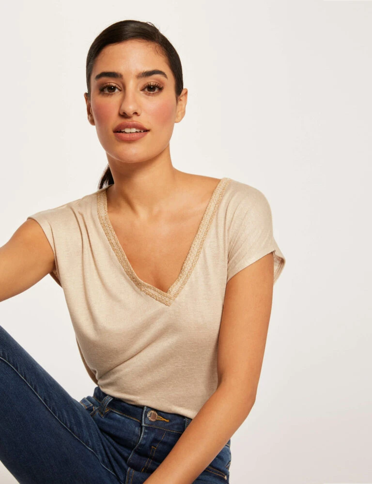 Mode de Reve Magasin 20 Mode de Reve Magasin -Mode de Reve Magasin t shirt manches courtes a details bijoux beige femme vue1 32536300906930202 768x999 1